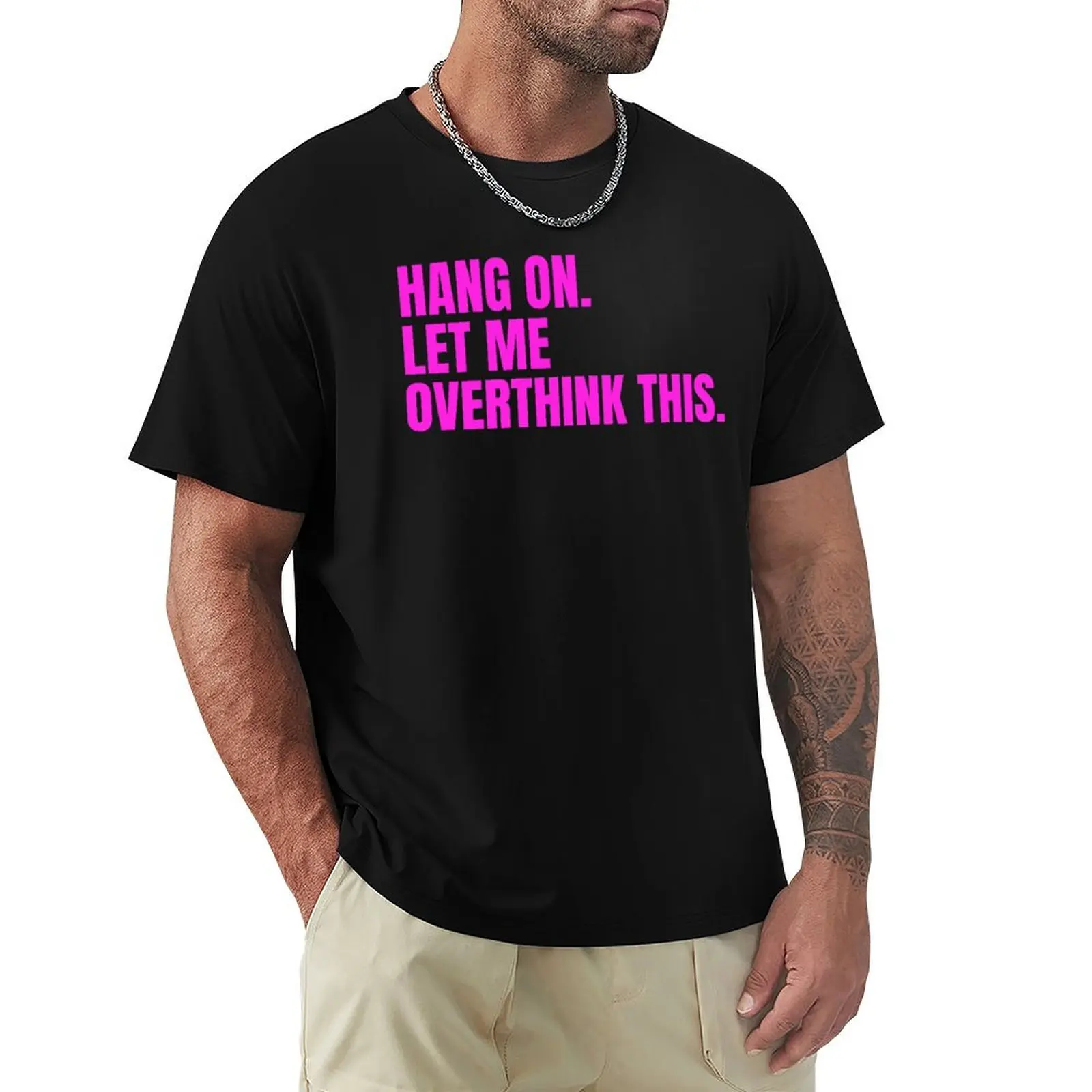 Espera un momento, deja que me lo piense mucho. Camiseta informal de corte holgado para el trabajo.