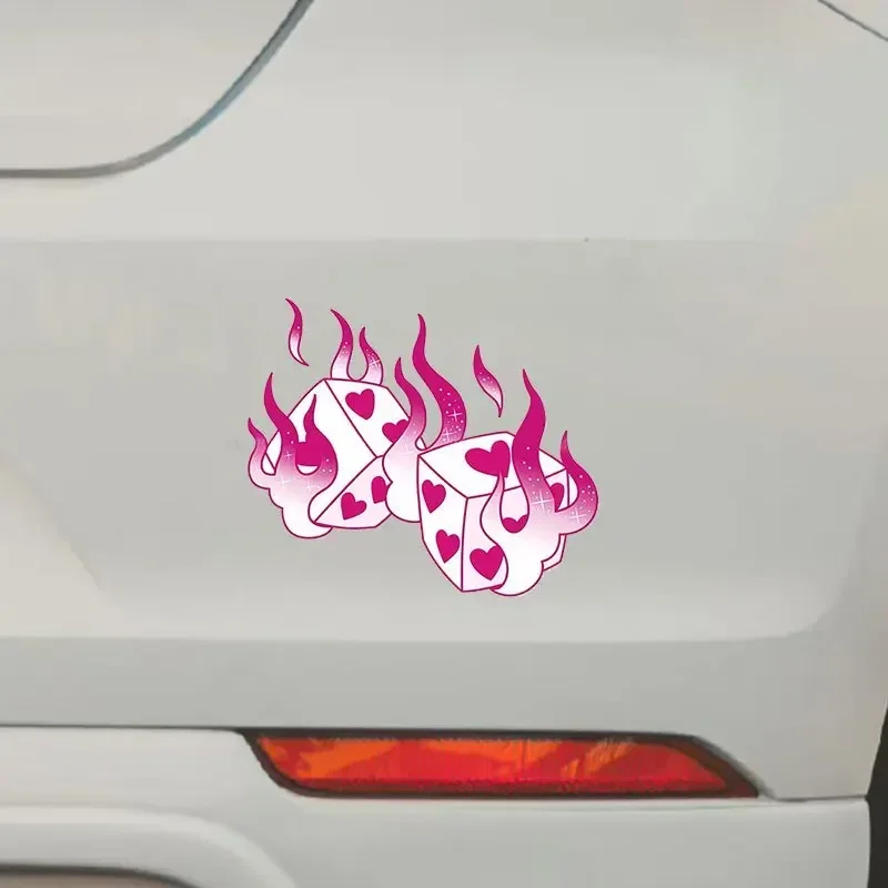 1PC 트렌디 플레밍 다이스 데칼 - 차량용 가젯을 위한 눈길을 끄는 하트 테마 디자인 - 대담한 시각적 효과 방수 내구성