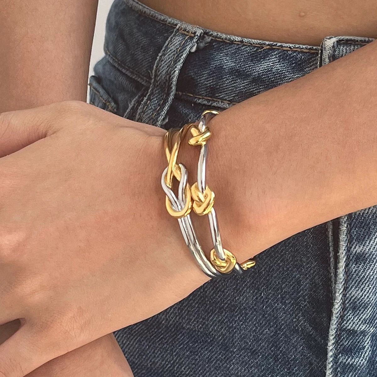 

AIKOER Personalized Classic 18K Gold Color Plated Stainless Steel Knot Design Two tone Bracelet Waterproof Women's Jewelry Gift