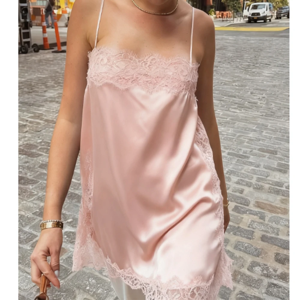 قميص قصير كلاسيكي مثير من الدانتيل والساتان مُزين بالزهور للنساء بوهو y2k قطع علوية أنيقة للشاطئ بدون أكمام وظهر مكشوف