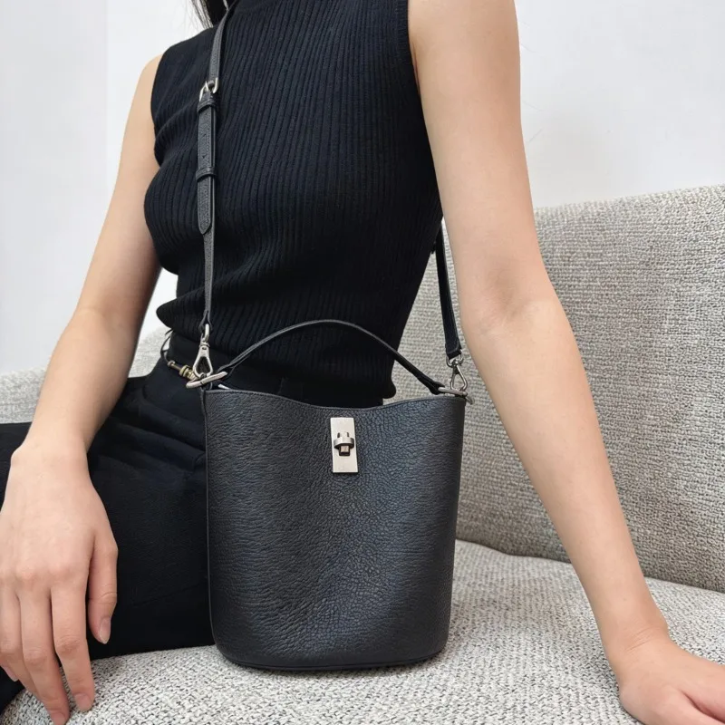 

Сумка-ведро из натуральной кожи с узором личи для женщин, нишевый дизайн, с замком и ручкой, большая вместимость, на плечо/через плечо, для повседневных поездок