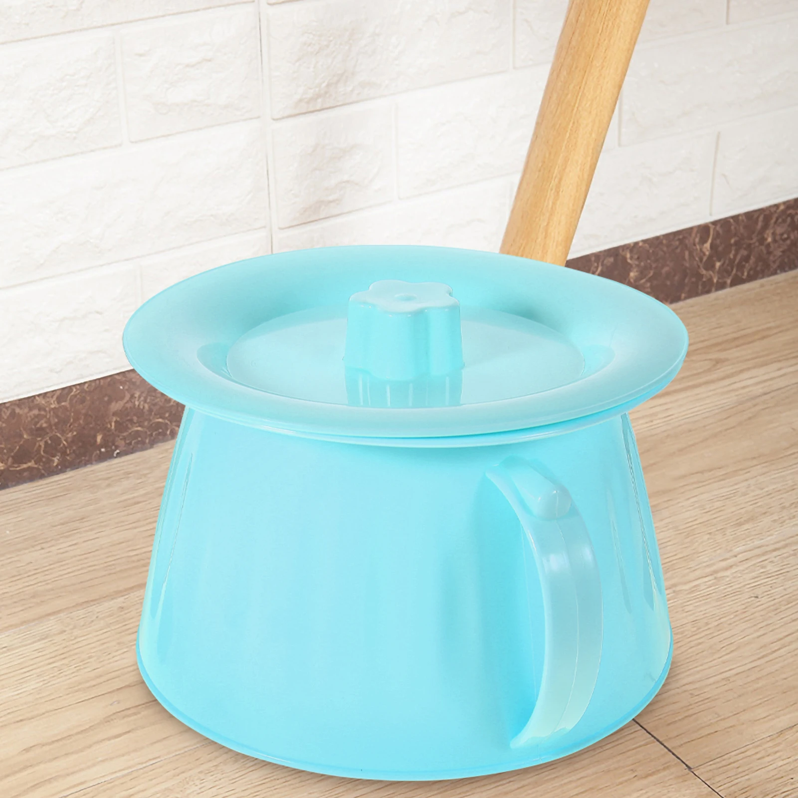 

Portable Chamber Pot With Lid Durable Pp Material Lightweight Urine Bucket For Bedroom Elderly Pregnancy Camping Home Use