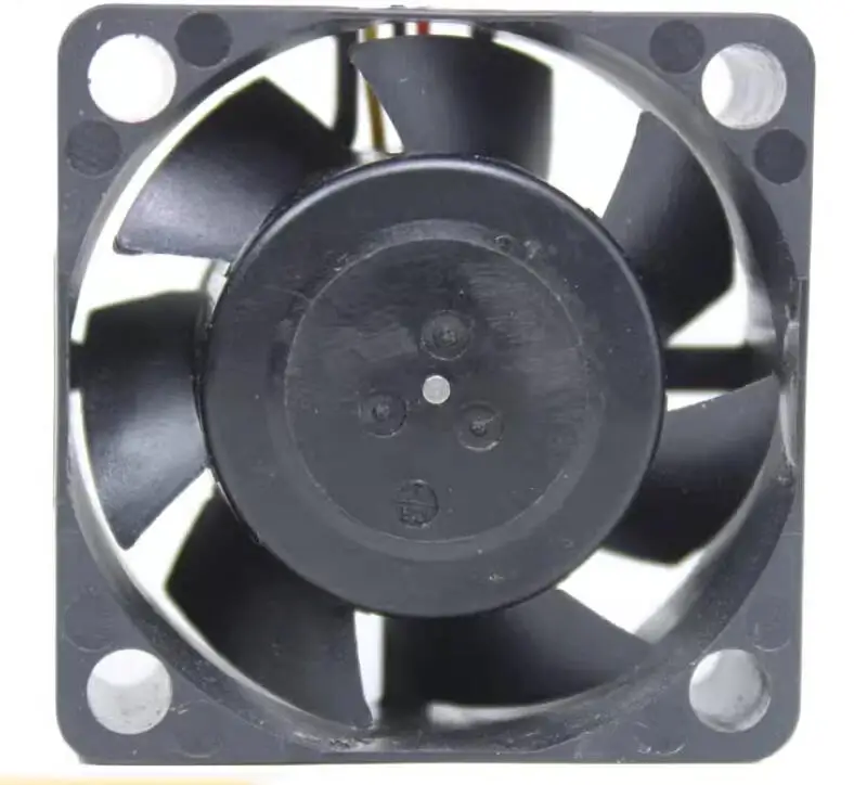 Nidec D04R-05TM DC 5V 0.18A 40x40x15mm 3-Wire Server Cooling Fan