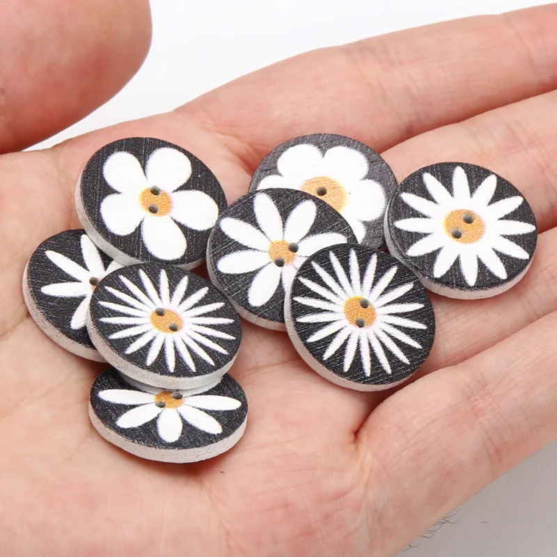 50pcs/lot 15/20/25mm Natural Wooden Round Flower Sewing Buttons For Clothing Decoration Scrapbook Diy Home Sewing Accessories