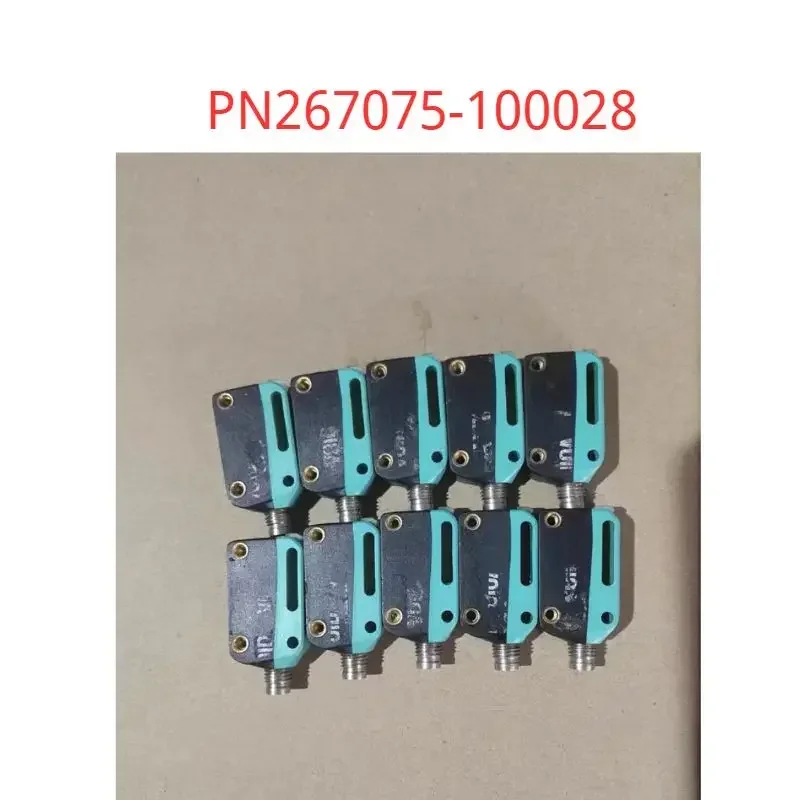 

OBG5000-R100-2EP-IO-V31 used reflective type photoelectric sensor PN267075-100028, terminal head 8mm, 4 pins