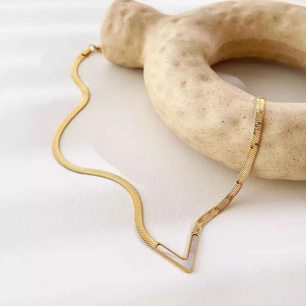 Retro Temperament V Shape Enamel Pendant Necklace For Women Personality Gold Color Stainless Steel Collarbone Chain Jewelry Gift
