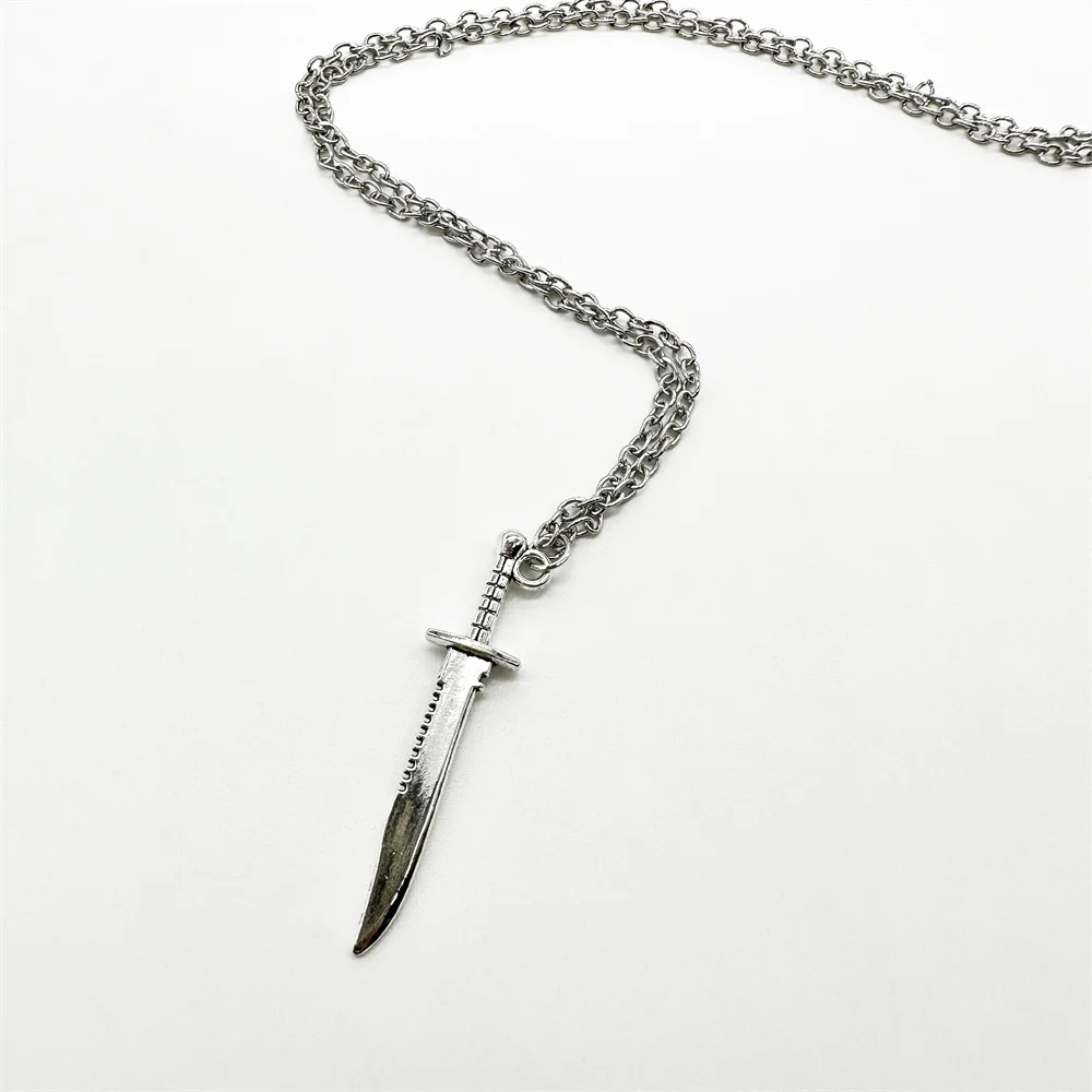 Gothic Messer Dolch Anhänger Halskette Schmuck Geschenk für Männer Frauen Gril Boy Punk Kpop Stil Zubehör Charme Neuheit