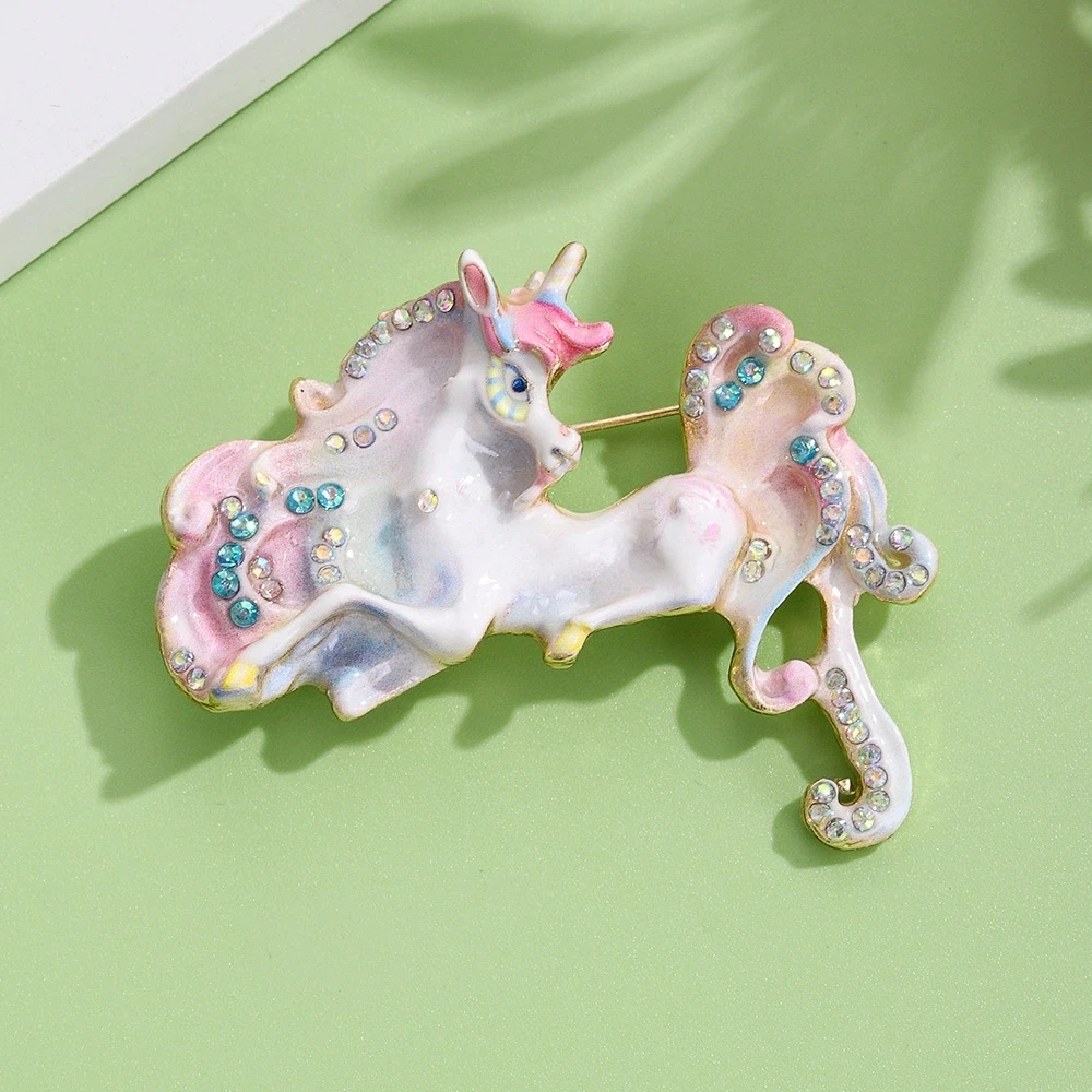 New horse brooch, light luxury, high-end, fashionable, versatile, animal high-end chest flower brooch accessory