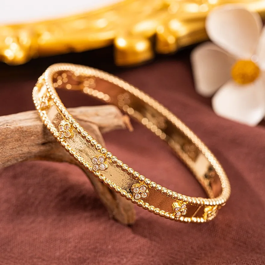 2026 New Lucky Four Leaf Clover Bangle Women's Full Zircon 18K Gold Plated Trendy Elegant Design Luxury Bracelet Hot Sale Cross