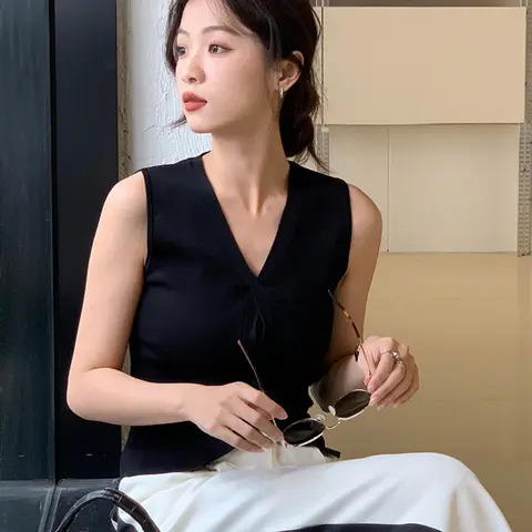 올드 머니 패션 통기성 세련된 스웨터 조끼 2025 V 넥 탱크 탑 좋은 품질 민소매 전면 디테일 양복 조끼 최소 스타일
