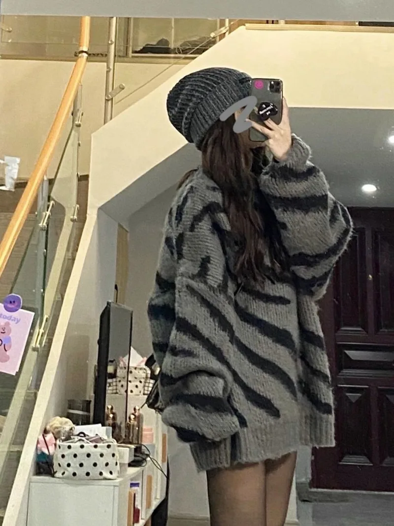 Vintage Zebra-stripe Sweater Women Simple O-neck Long Sleeve Loose Pullovers Autumn Winter Warm Casual Outwear Pull Femme