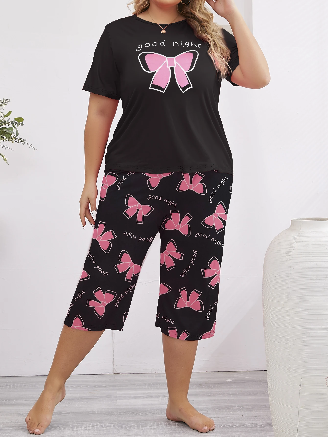 Cute bow printed short sleeved T-shirt&cropped pants large women\'s pajamas and home clothing set