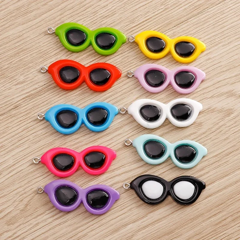 10Pcs Summer Vacation Themed Resin Sunglasses Pendants Cute Cool Eyeglass Charms Handmade Supplies For Bracelet Earring Keychain