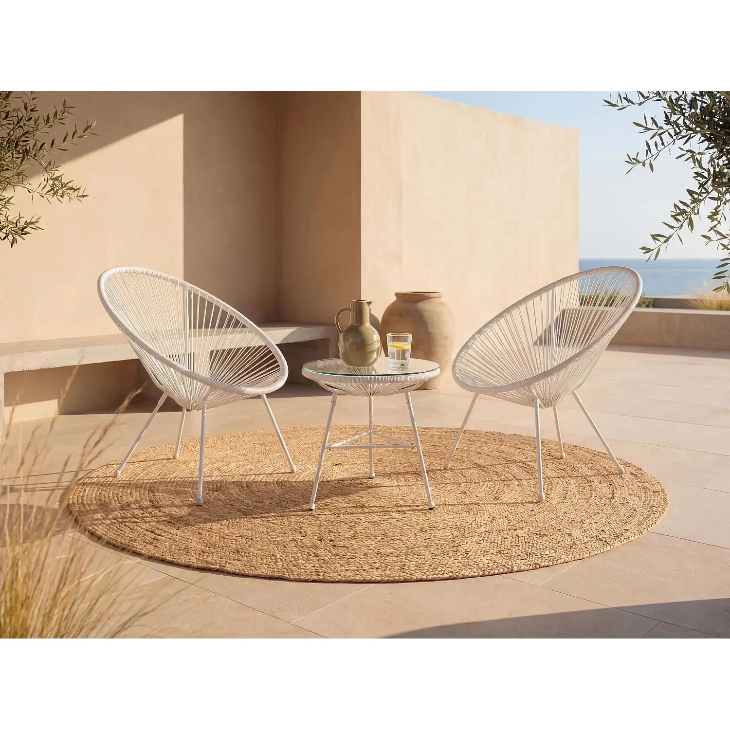 Vente-unique - Salón de jardín de fibra de resina trenzada Blanc: 2 sillones y una mesa - ALIOS II