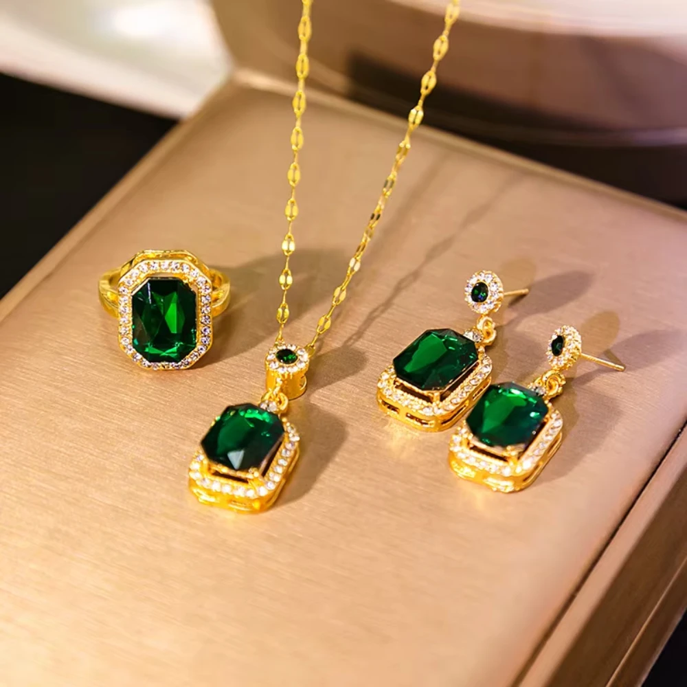 

Dubai Fashion 4pcs Gold-Plated Crystal Jewelry Set Ladies Rhinestone Necklace Earrings Ring Weddings Parties Featuring