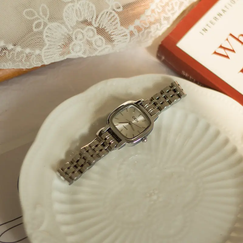 New Stainless Steel Strap Square Dial Watch For Women Simple Yet Luxurious, High-End Casual And Versatile With An Elegant Style.