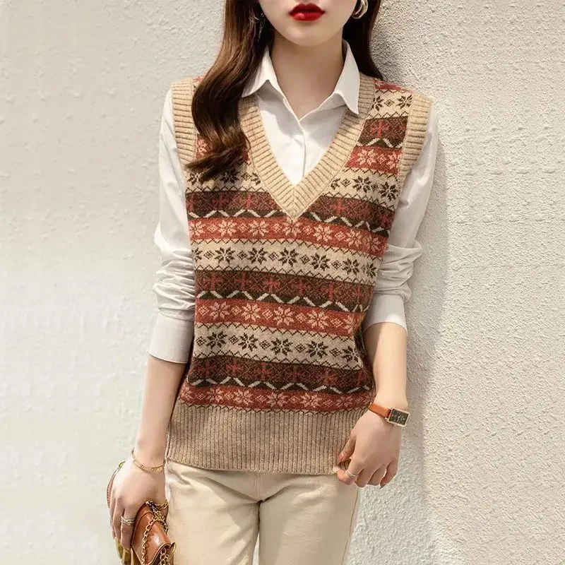 Graphic Vest Khaki Women\'s Sweater Striped V-neck Knit Tops For Woman Y2k Vintage Aesthetic Tricot Blouse Korean Style Offers