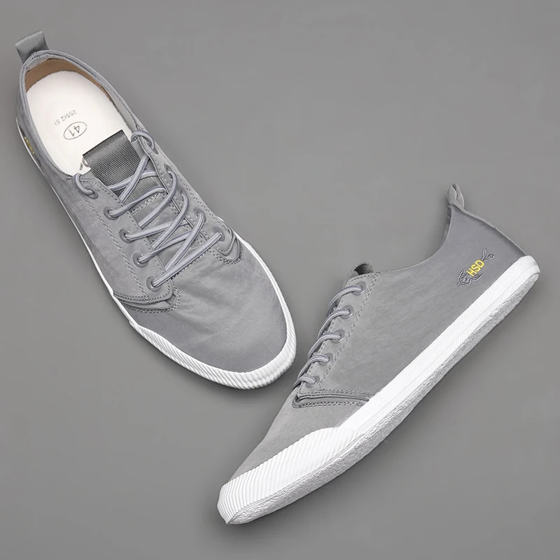 2023 Summer Canvas Vulcanize Simple Shoes Breathable Men Designer Casual Sneakers British Style Lace-up Light Flats M20079