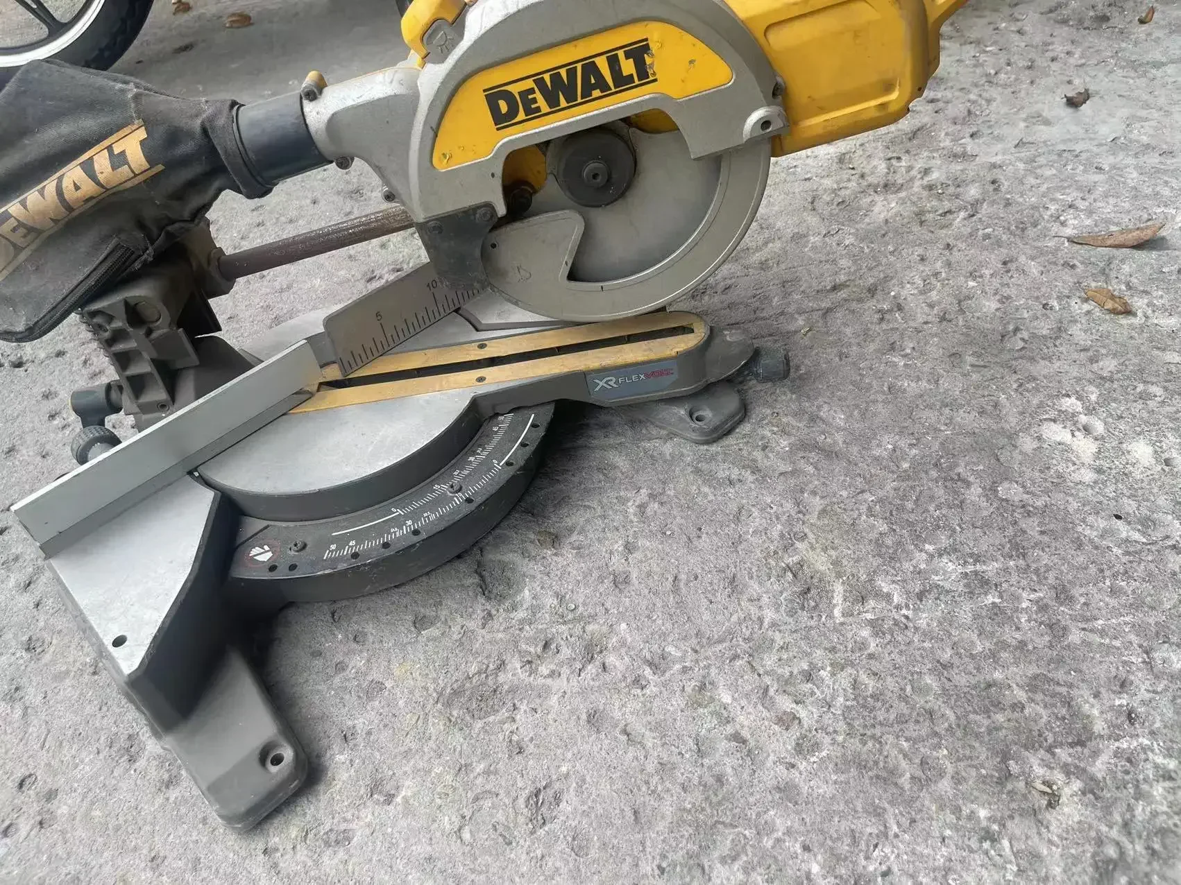 DeWALT DCS777T2-GB 54V  FLEX VOLT 216mm Mitre Saw，TOOL ONLY,SECOND HAND