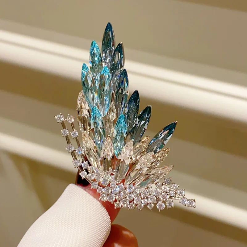 Gradient Sky Blue Crystal Butterfly Brooch Corsage Light Luxury Superflash Zircon suit Pin Accessory