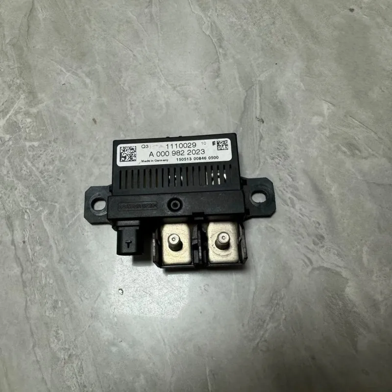 Used Battery Relay Power Failure Protector Fuse Box 1110029 A0009822023 for Mercedes-Benz Vito V260 W636 W447 W448