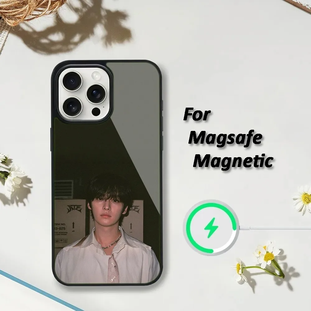 Singer L-Lee Know Phone Case For iPhone 16,15,14,13,12,11,Plus,Pro,Max,Mini Magsafe Magnetic Wireless Charging