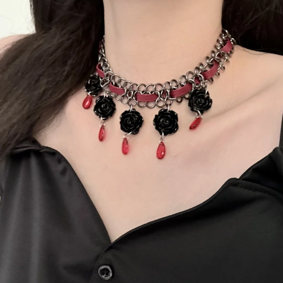

DUTRIEUX Retro Punk Gothic Rose Flower Choker Spicy Girl Lockbone Chain Women's Fashion Elegant Cool Sweet Clavicle Necklace