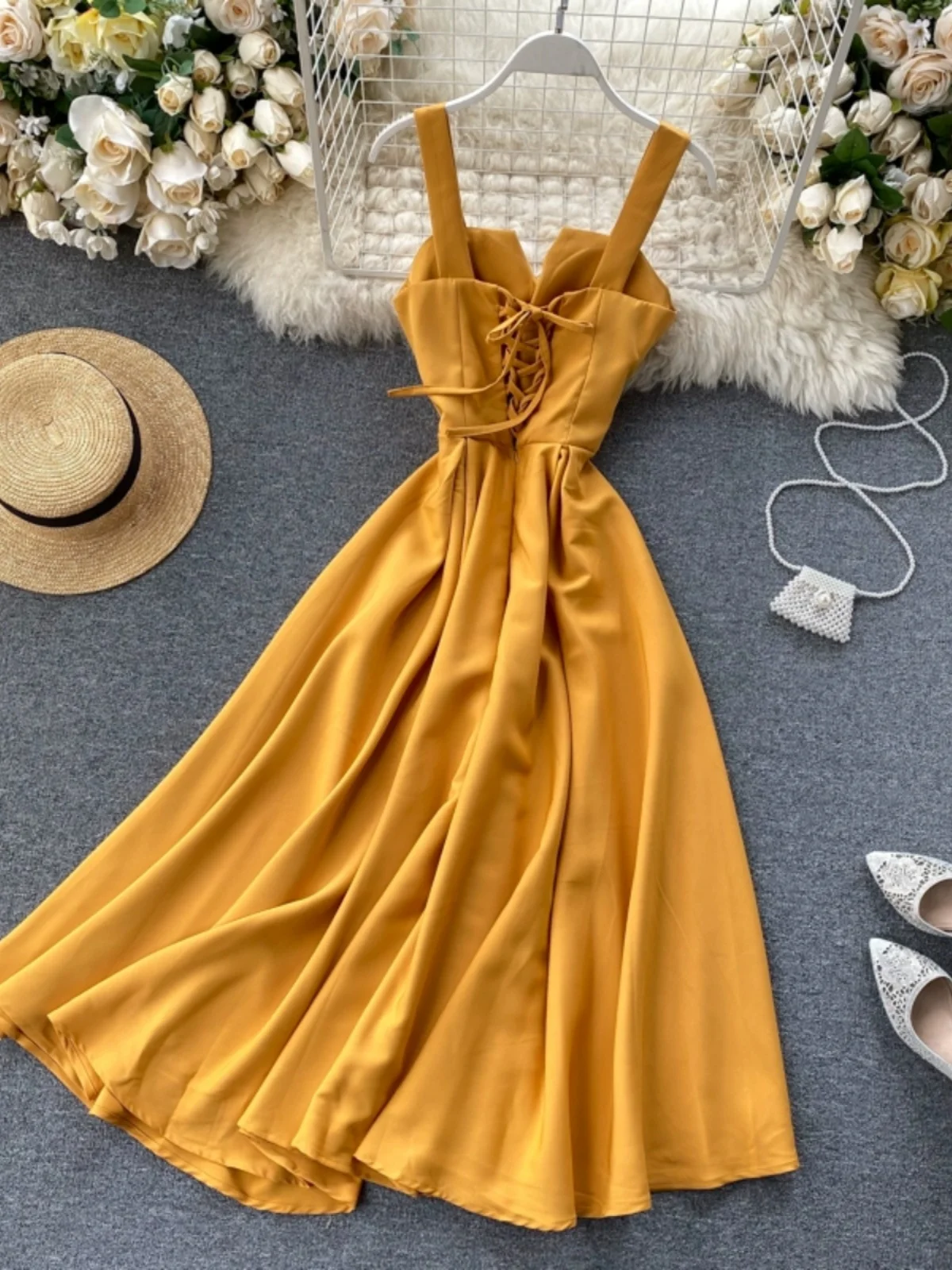 فستان نسائي جديد لعام 2020 بتصميم رقبة على شكل V وظهر مكشوف، بلون واحد وقصة ضيقة عند الخصر، تنورة طويلة على الطراز الكوري بخص...