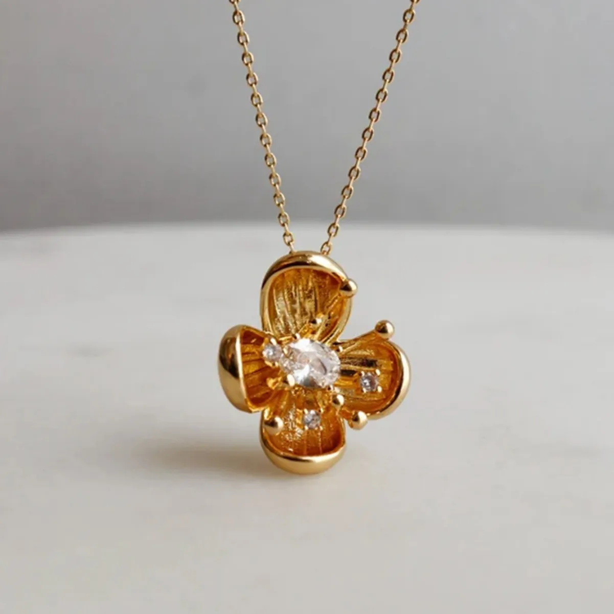 

Sweet Fancy 925 Silver Moissanite Flower Pendant Necklace 18K Gold Plated Daisy Rose Floral Choker Sweater Chain Daily Jewelry