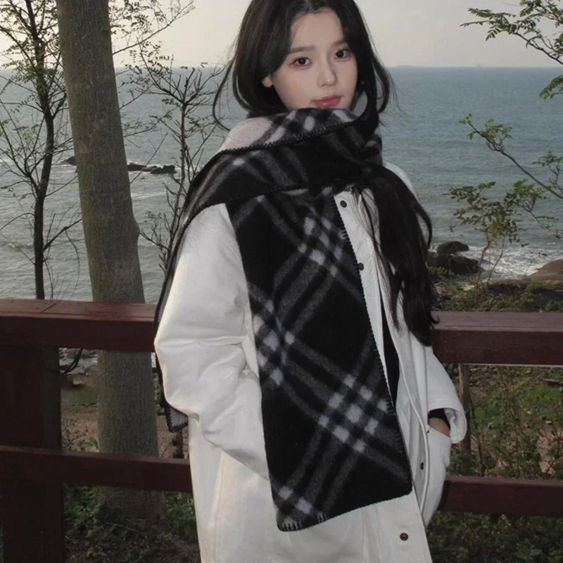 

High-end All-match Black And White Plaid Imitation Cashmere Scarf For Women To Keep Warm