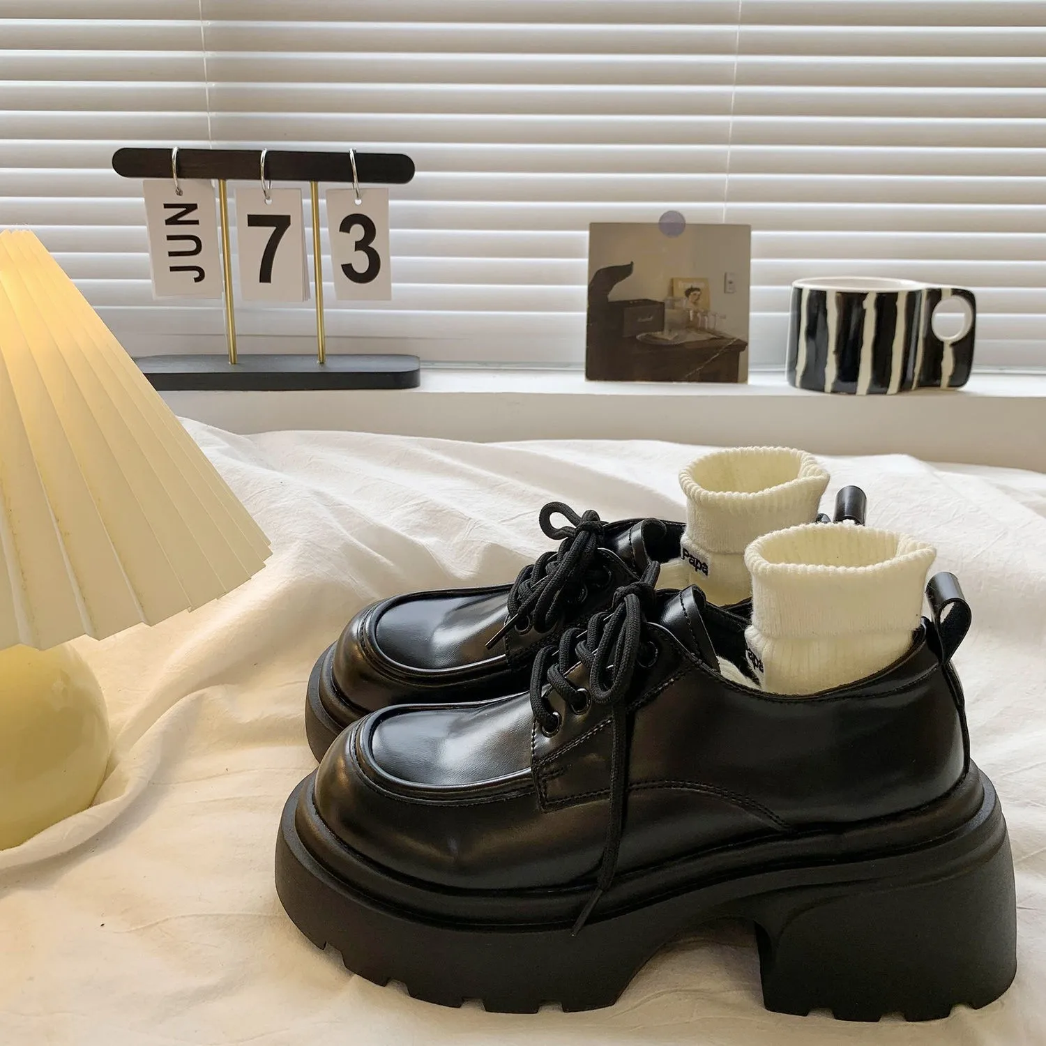 أحذية عمل مكتب ماري جين الجديدة للربيع والخريف على الطراز الياباني للنساء مع كعب وأشرطة سميكة سوداء