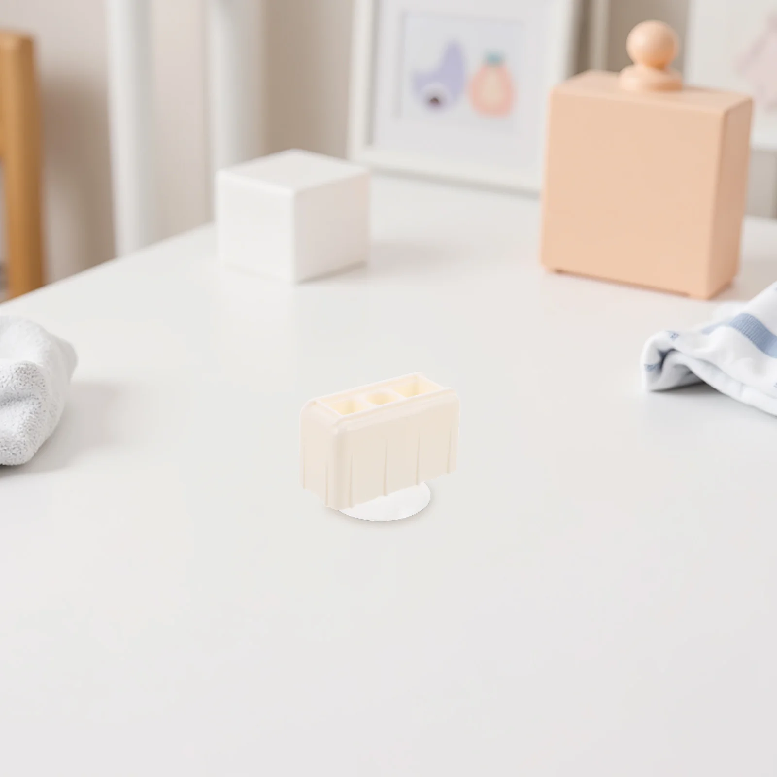 Base per box per bambini Fissatore con fibbia Stabilizzatore in plastica antiscivolo Parte di ricambio Supporto per box da pavimento per cancello per bambini Supporto per aspirazione