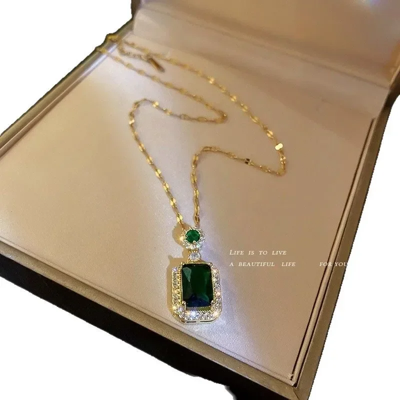 9527Ожерелье из титановой стали с квадратным цирконом и геометрическим рисунком в стиле ретро и нишевым дизайном, исключением чувствительности элитной элегантности.