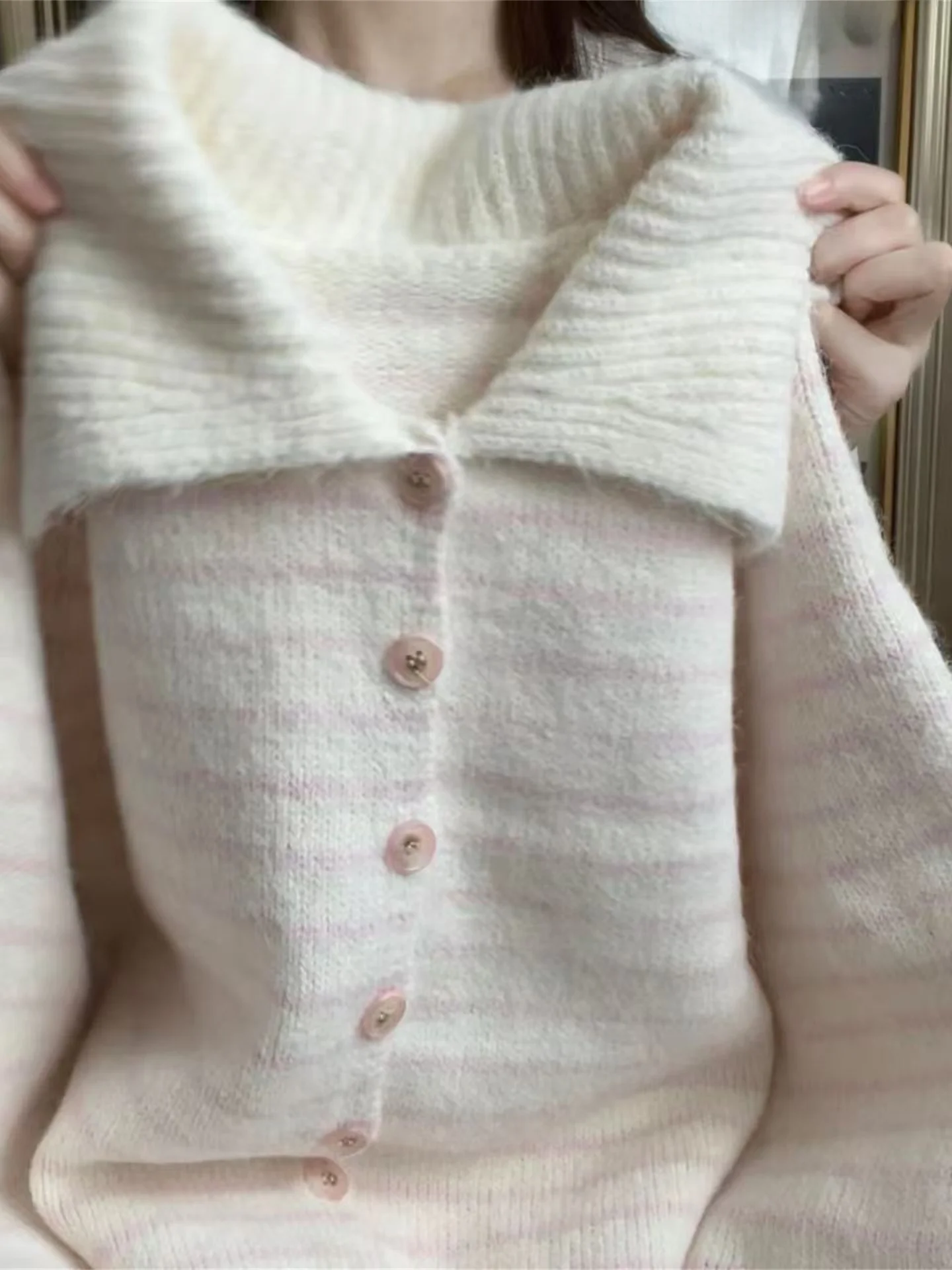 

Мягкий вязаный розовый полосатый свитер-кардиган для женщин: свободный крой, стройнящий силуэт, осенне-зимняя модная верхняя одежда