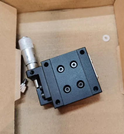 

LV40 Z-Axis 40x40mm Manual Vertical Lift Stage, Cross Roller Bearing Linear Motion Platform for Optics/Lab/CNC Precision
