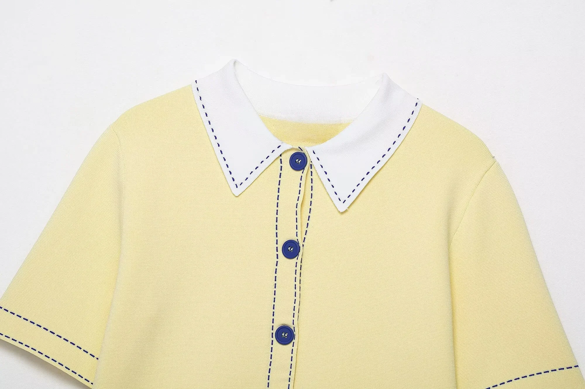 Giacca lavorata a maglia a maniche corte con risvolto con cuciture a contrasto semplice moda casual da donna nuova autunno