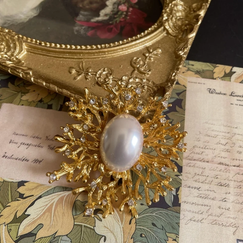 Vintage النساء الرجال أزياء رائعة زهرة شارات بروش سيدة أنيقة الرجعية الكلاسيكية بالتنقيط النفط الملابس معطف حزب دبوس مجوهرات