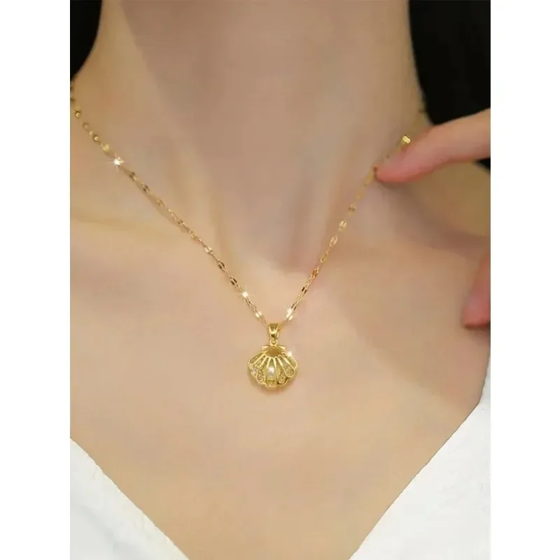 1 collar con colgante de perlas de imitación de concha con microincrustaciones de acero inoxidable