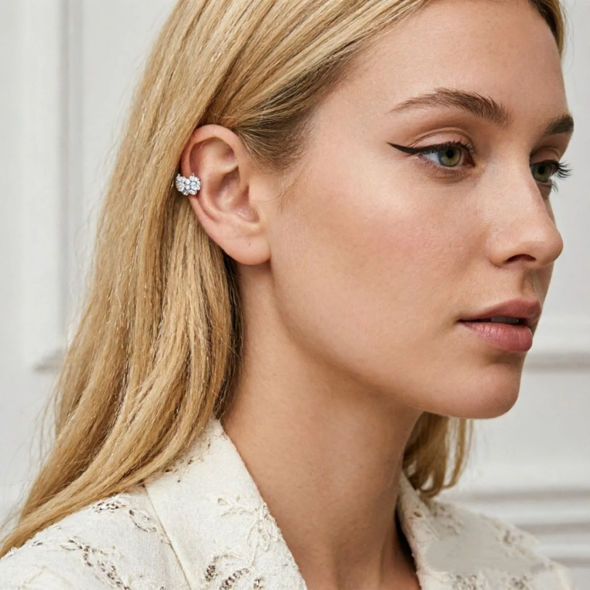 1 Stück Elegante Glänzende Zirkon-Blumen-Ohrklemmen für Damen und Herren Minimalistische Geometrische Blumen-Ohrmanschetten Ohne Piercing Schmuck – Detail 10