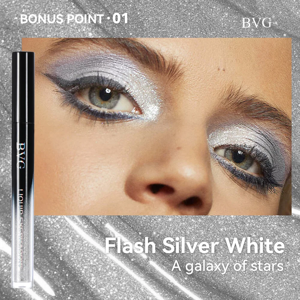 진주빛 쉬머가 있는 반짝이는 고광택 아이섀도우 보습 적용이 용이함 파우더로 변색되지 않음 오래 지속되는 메이크업