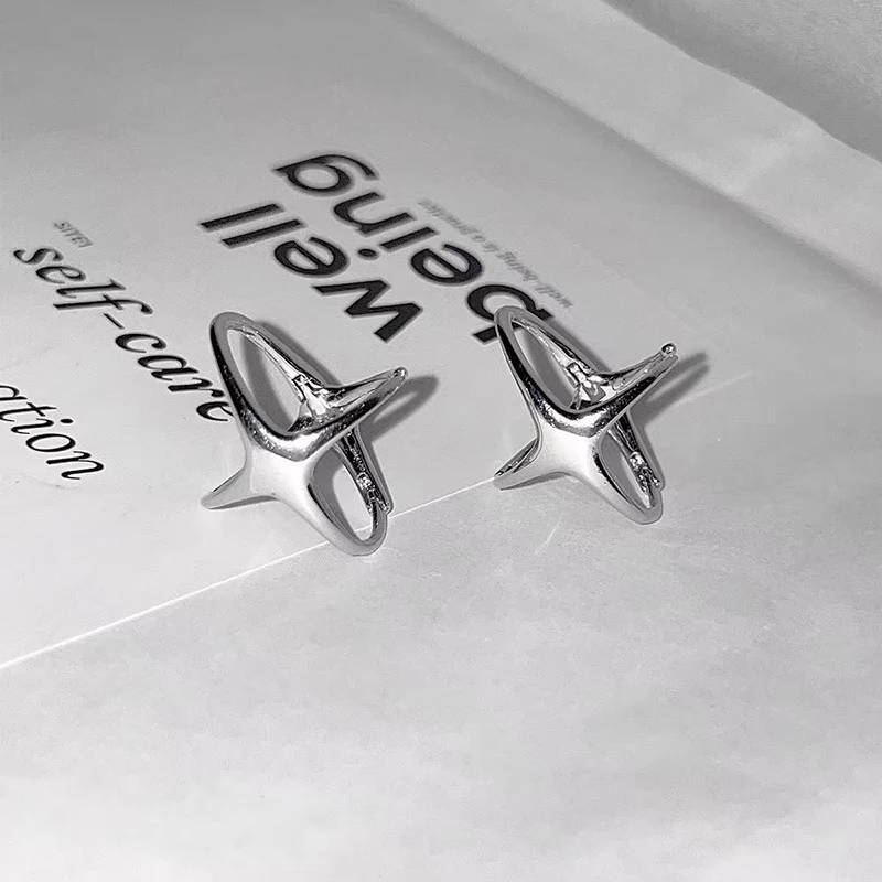 GANPUP Neue Silberfarbene Minimalistische Stern-Creolen für Frauen, Alltagsschmuck, Modisches Ohrpiercing-Schmuckstück, Geschenk für Partys. – Detail 5