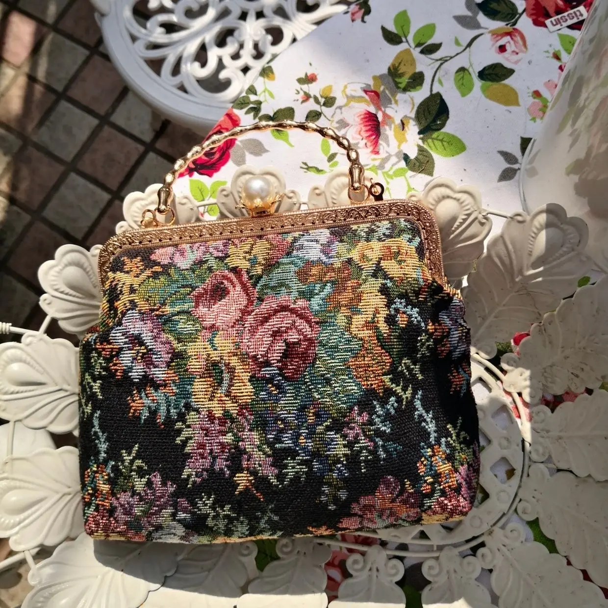 Lost in Vinatge Inspiration Baroque Floral Tapestry Clutch Pearl Bead Purse Gold-tone Metal Frame Kiss Lock Evening Bag