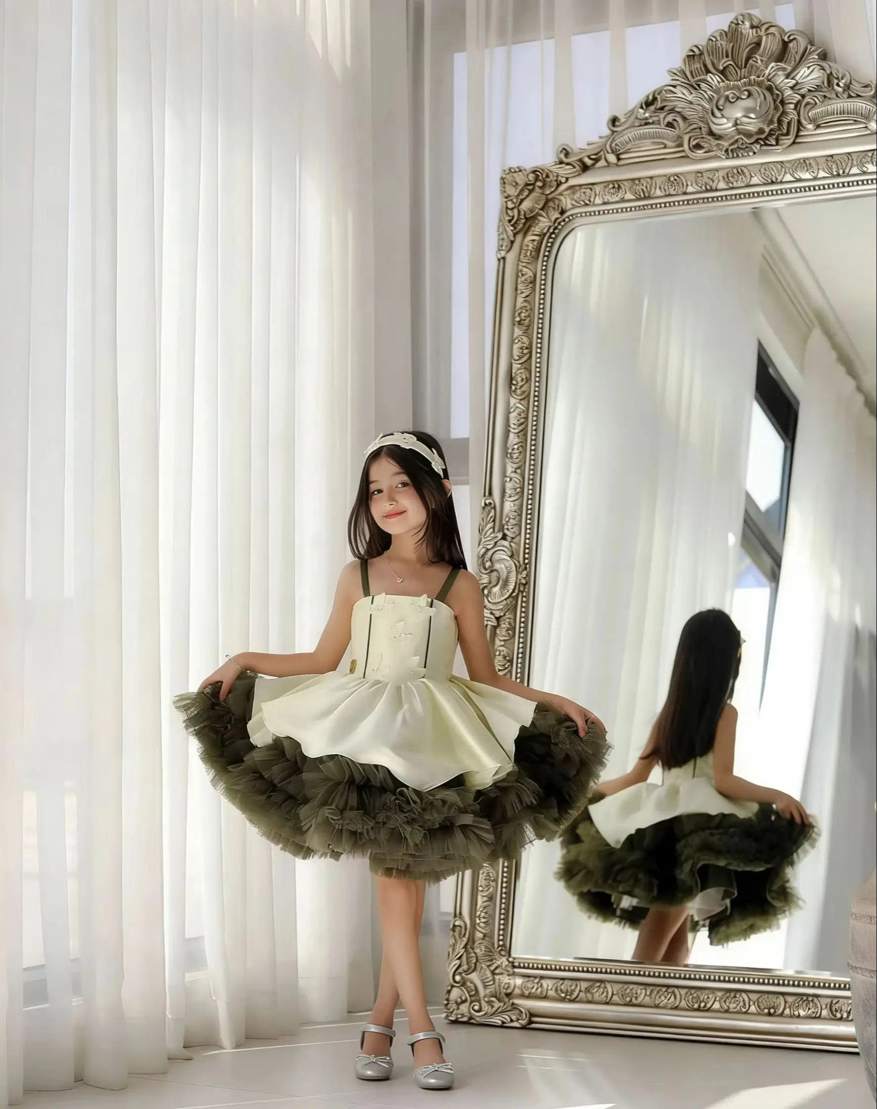 

Princess Satin Flower Girl Dress For Wedding Flowers Sleeveless Knee Lenght Appliques Kids Birthday Party First Communion Gown