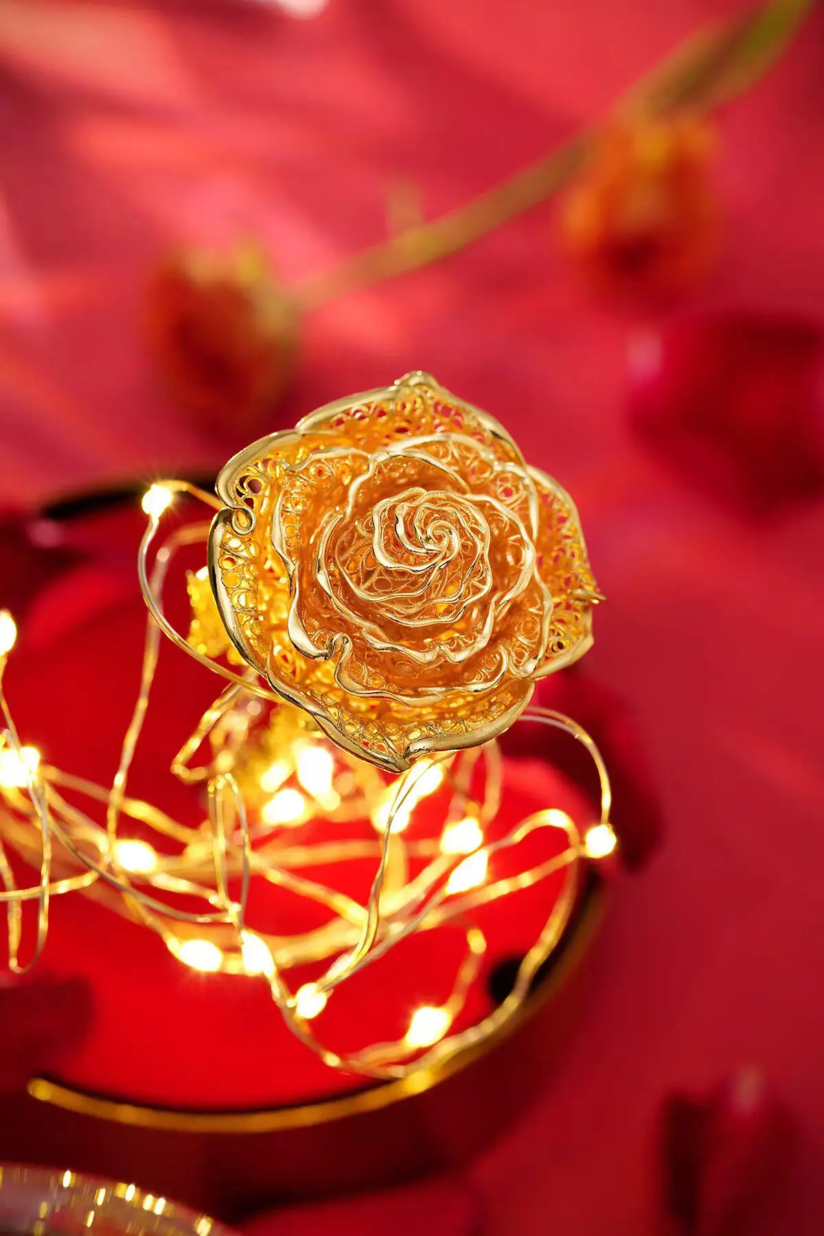 

Rose gift for girlfriend girlfriend gold leaf bouquet ornament