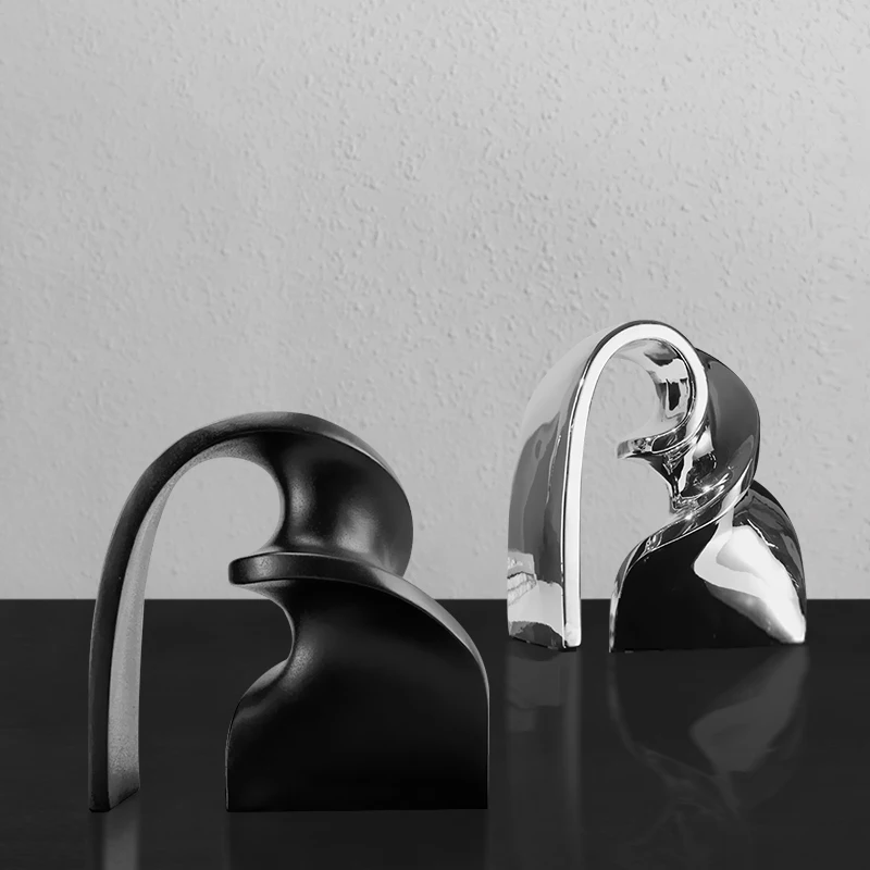 Geometrischer Bogen, gedrehtes Band, abstrakte Galvanik, Wohnaccessoires