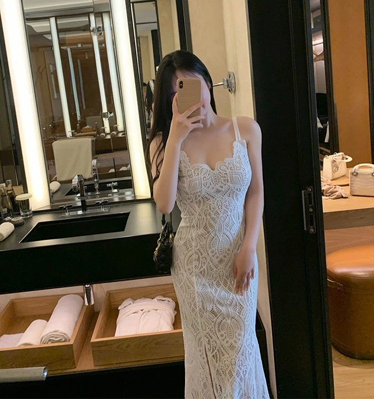 

Elegant Lace Halter Dress Women's High Waist A-Line Skirt Pure Desire Style No-Sleeve Long Dress V-Neck Zipper Closure