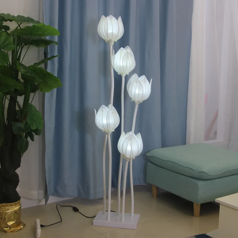 New wedding props, magnolia flower buds, road guide lights, welcome area decorations, decorations, wedding scene background