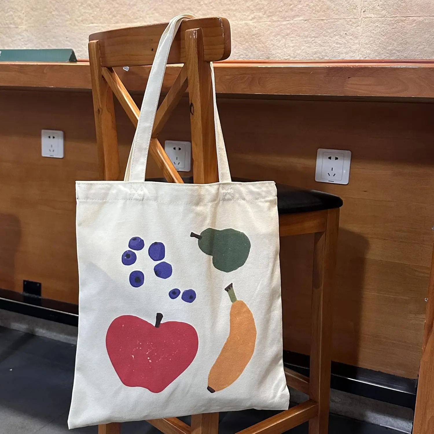 حقيبة كتف قماشية بسيطة الطازجة مع طباعة الفاكهة حقيبة كتف عنب التفاح والكمثرى للاستخدام اليومي أثناء التنقل