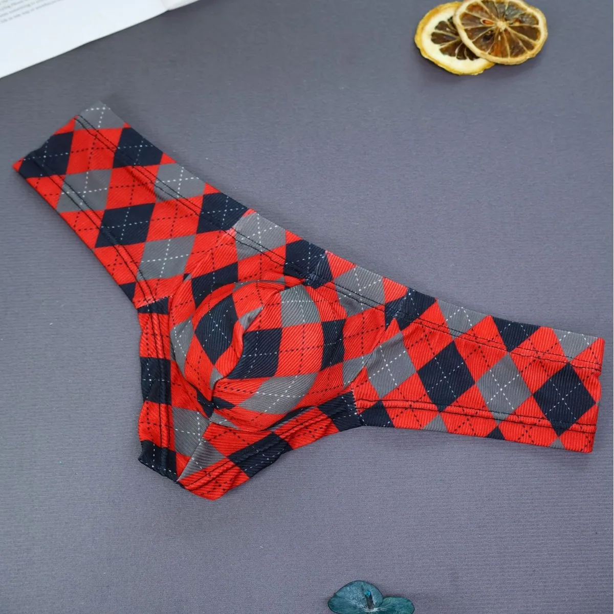 ملابس داخلية منقوشة للرجال رفيعة مضلعة من الحرير الجليدي سريعة الجفاف ومنخفضة الخصر صديقة للبشرة ملابس داخلية مثيرة منتفخة ملابس داخلية مريحة حميمة