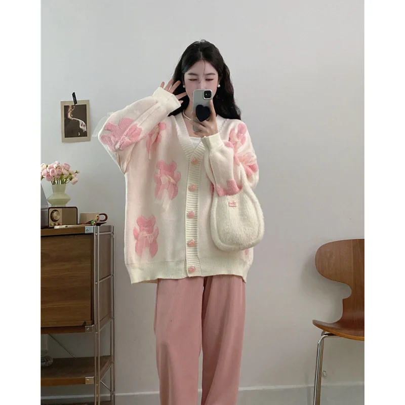 2024 Autunno Inverno Orso Cardigan lavorato a maglia per le donne Vestibilità ampia Accogliente stile pigro Design unico Maglione Capispalla Carino e trendy Top